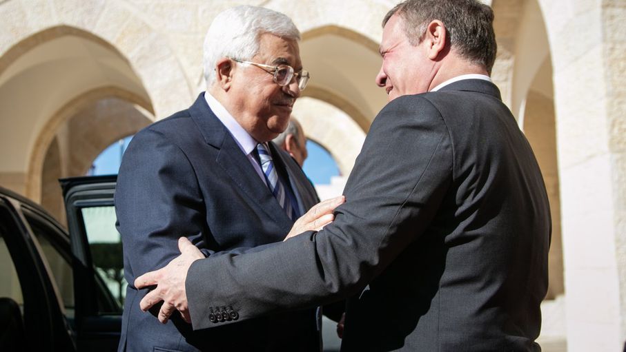 King Meets Palestine’s Abbas on Advancing Peace Process...
